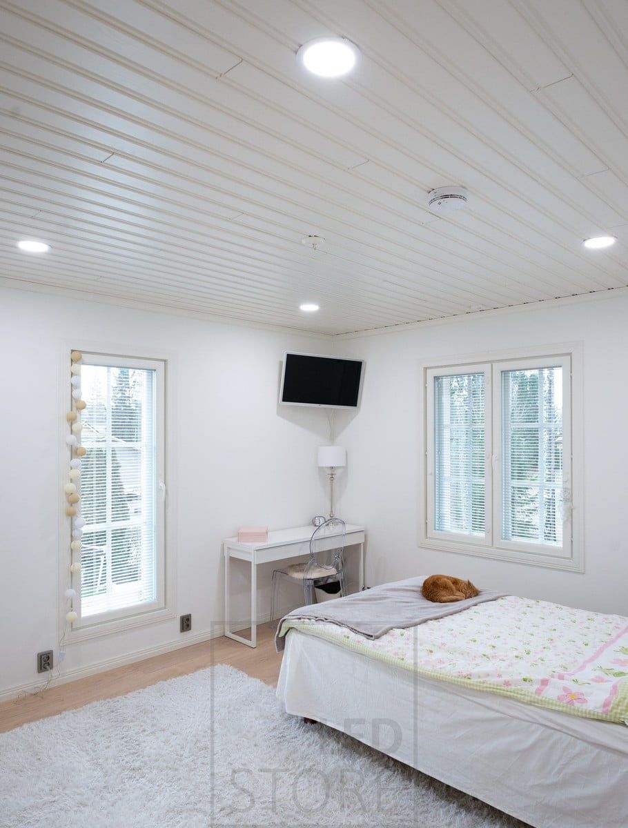 Bedroom with round led panels. The luminaires are modern and minimalist and are suitable for those looking for a softer design style. Ledstore.fi